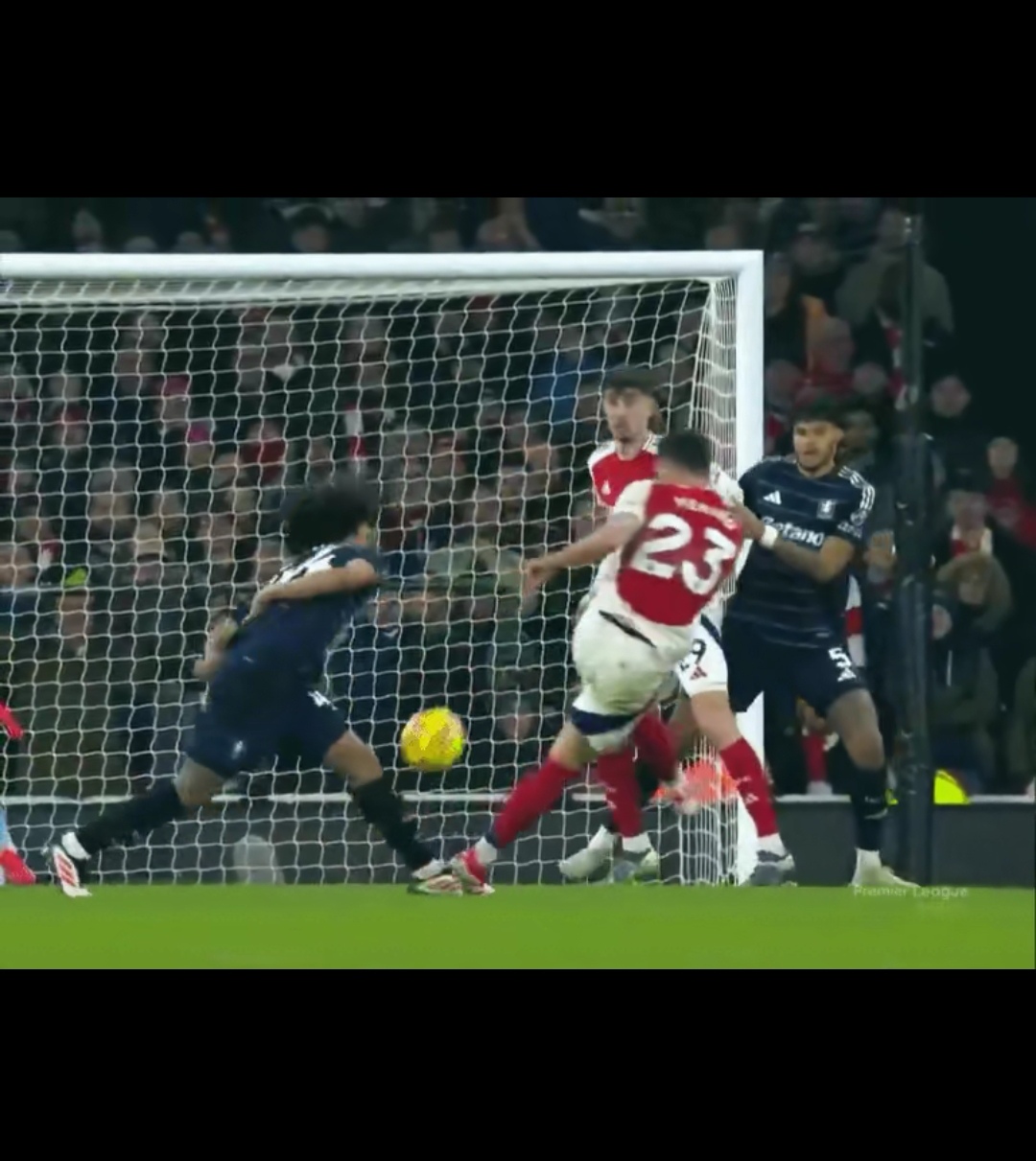 包含南安普敦2比0战胜阿斯顿维拉，豪取三分的词条