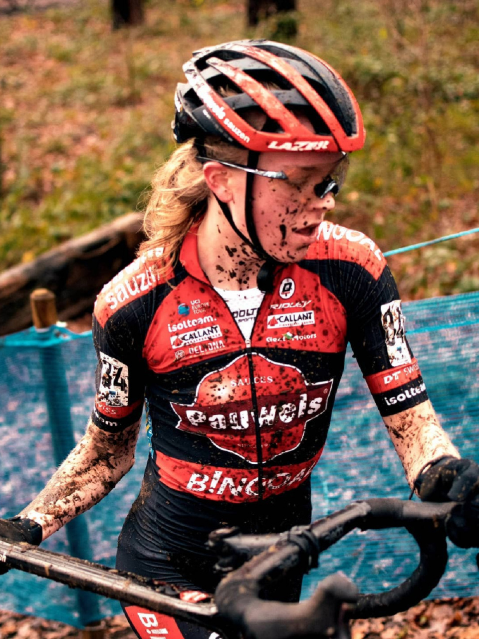 荷兰自行车选手表现出色夺冠