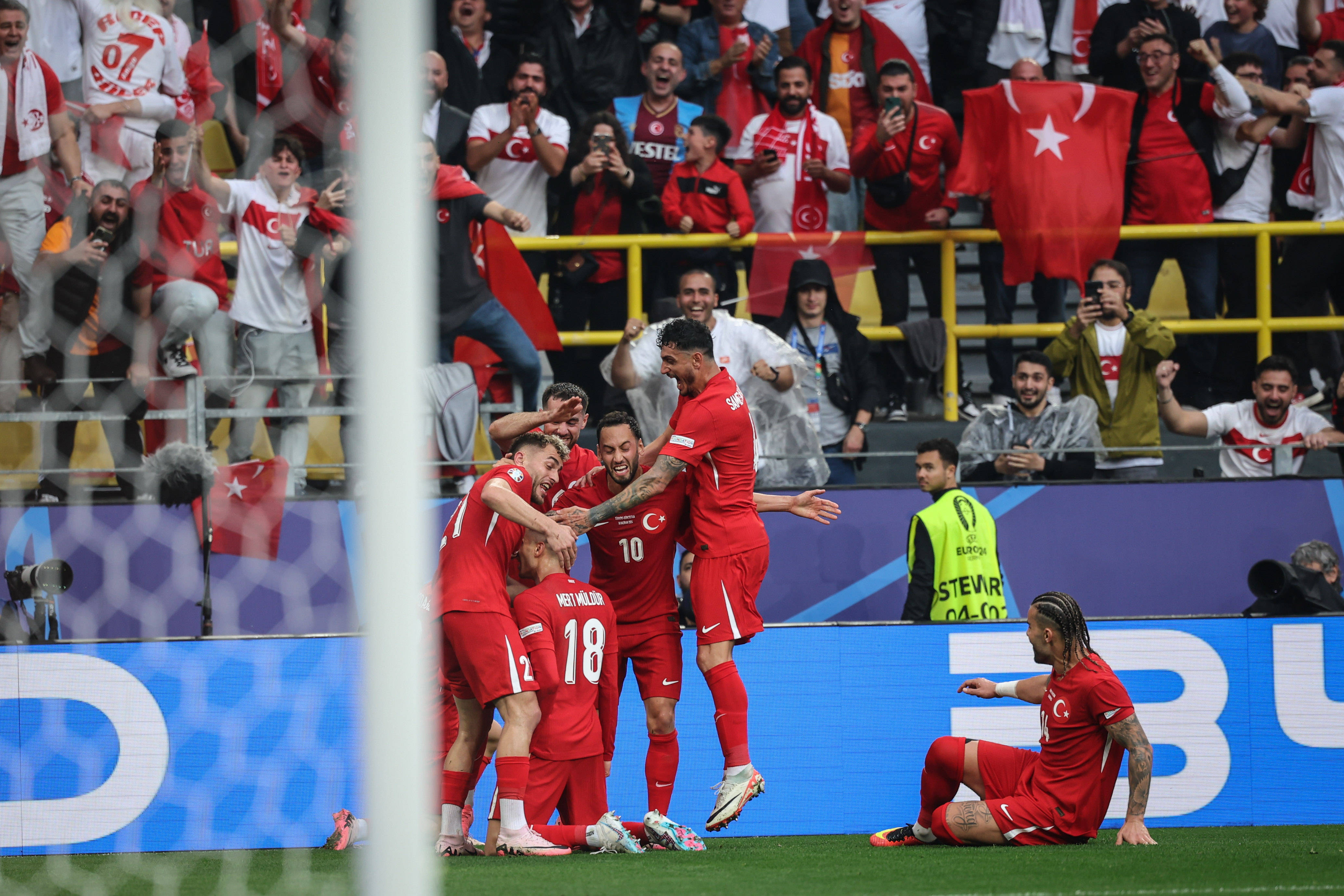 葡萄牙队实现惊人逆转，险胜对手