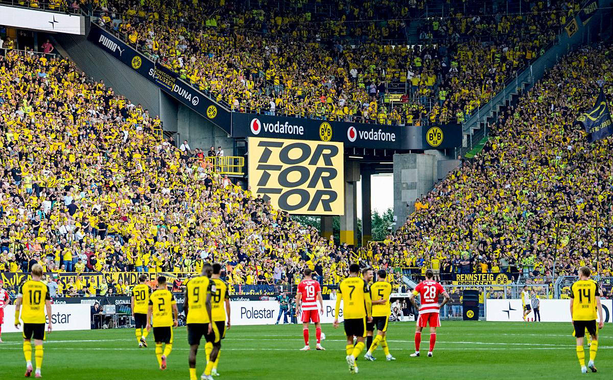 多特蒙德连胜三场，锁定欧冠资格席位