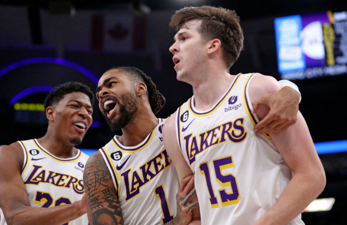 包含阿尔巴尼亚实现客场逆袭，迎来胜利的曙光的词条