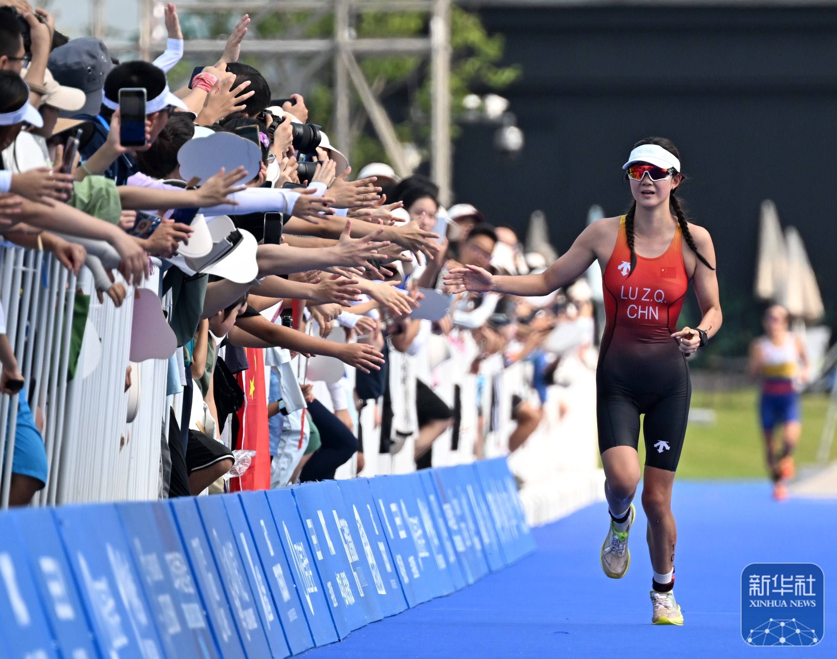 墨西哥女子足球团队夺得大奖