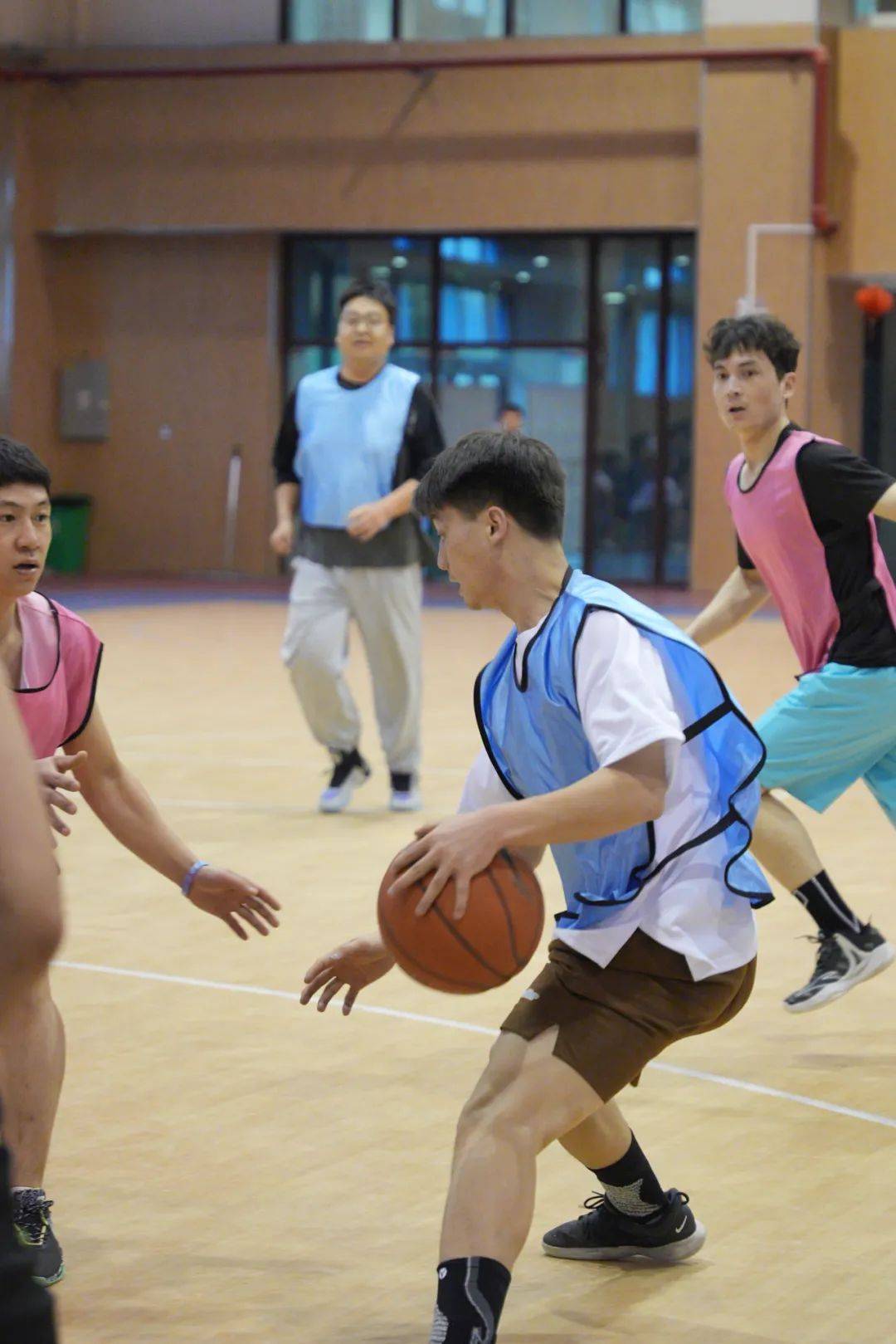 开云体育地址-篮球技术精湛，精彩瞬间层出不穷