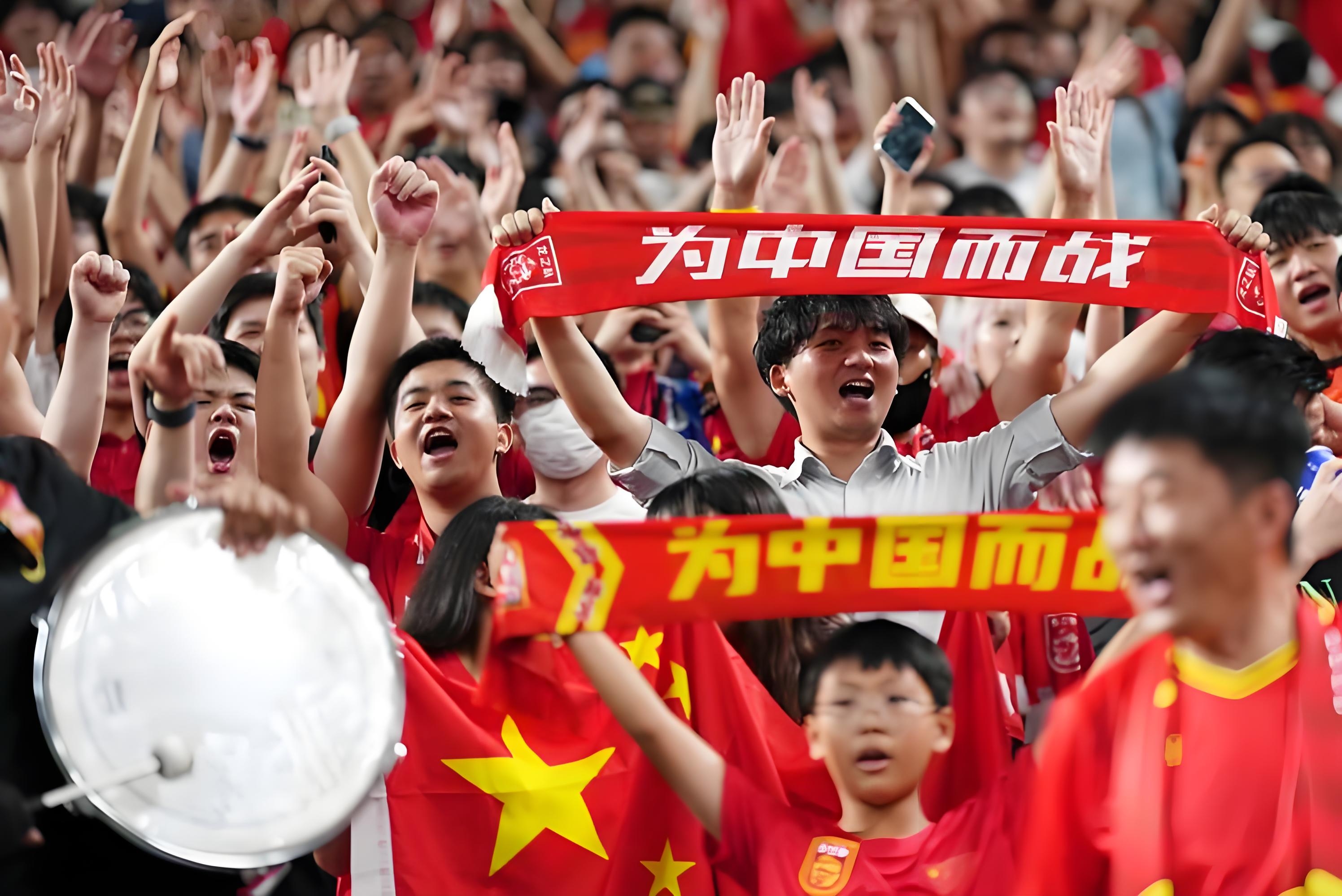 中国队在足球赛事中大获全胜